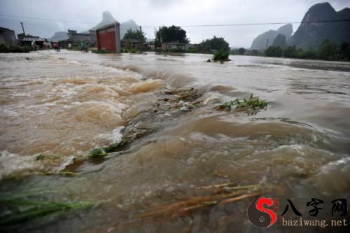 梦见汹涌洪水