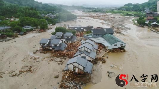 梦见下雨冲垮房屋